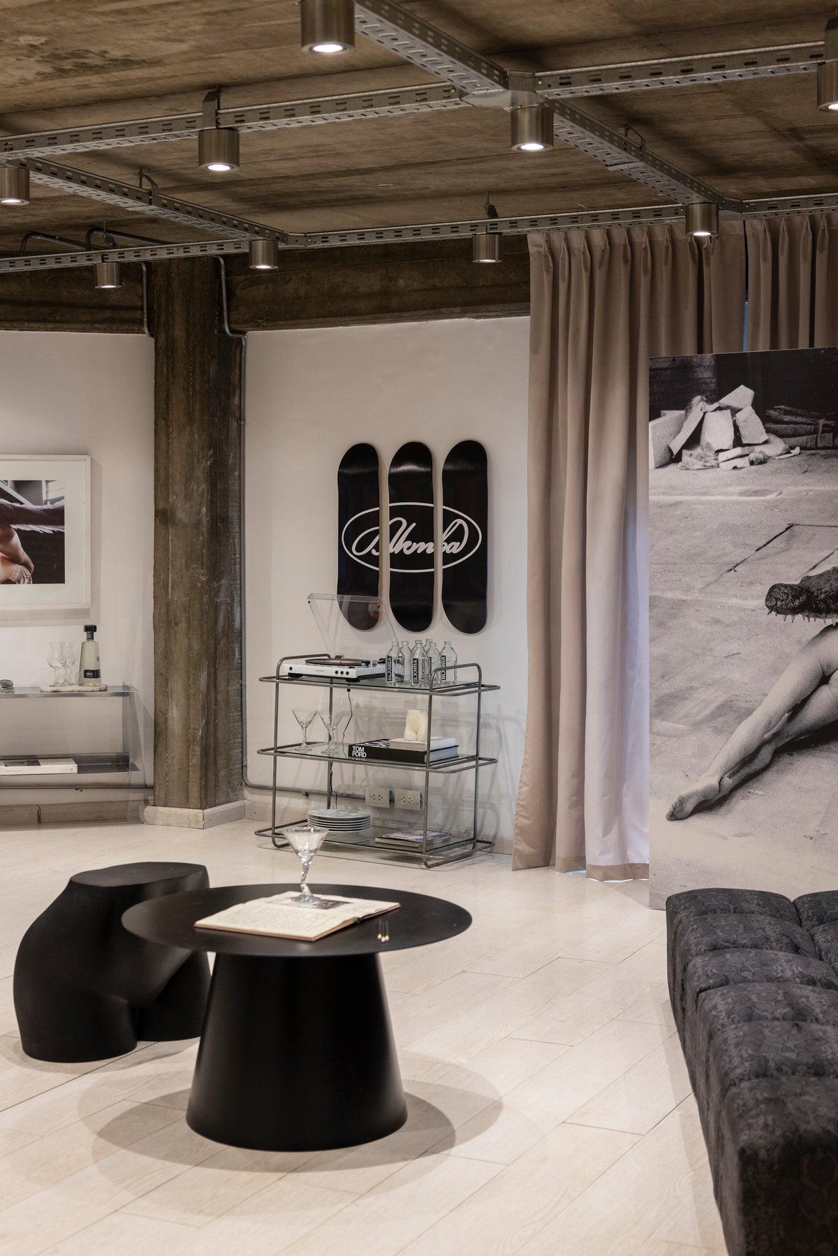 Detalles del showroom y asesoramiento 1 a 1 en el estudio Blackmamba