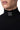Cuello negro BLKMBA con logo gris y diseño de cuello alto ajustado.